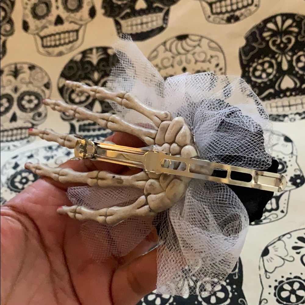 Skeleton hand hair clip skull Halloween accessory Day of Dead Dia de Muertos - Picture 11 of 16